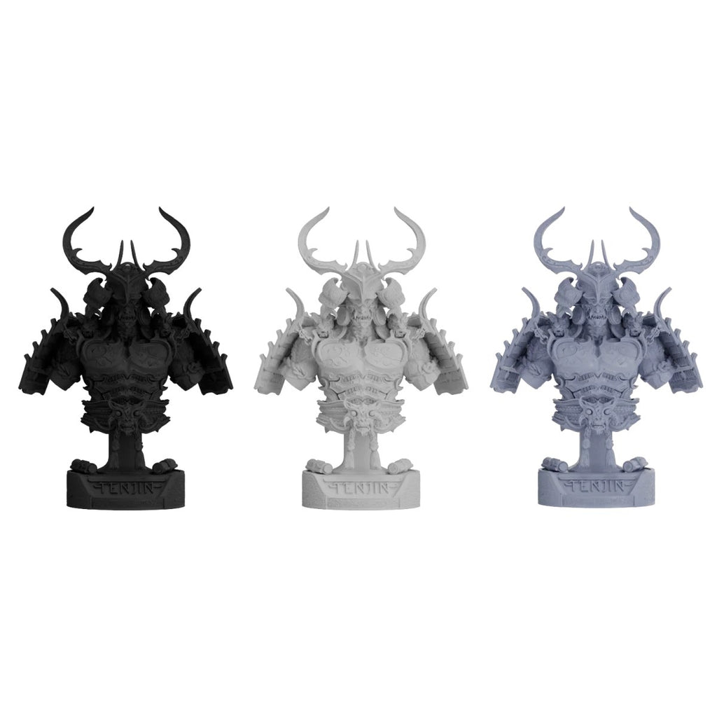 Tres bustos impresos con resina HeyGears PAS10 en negro, blanco y morado claro con acabado mate