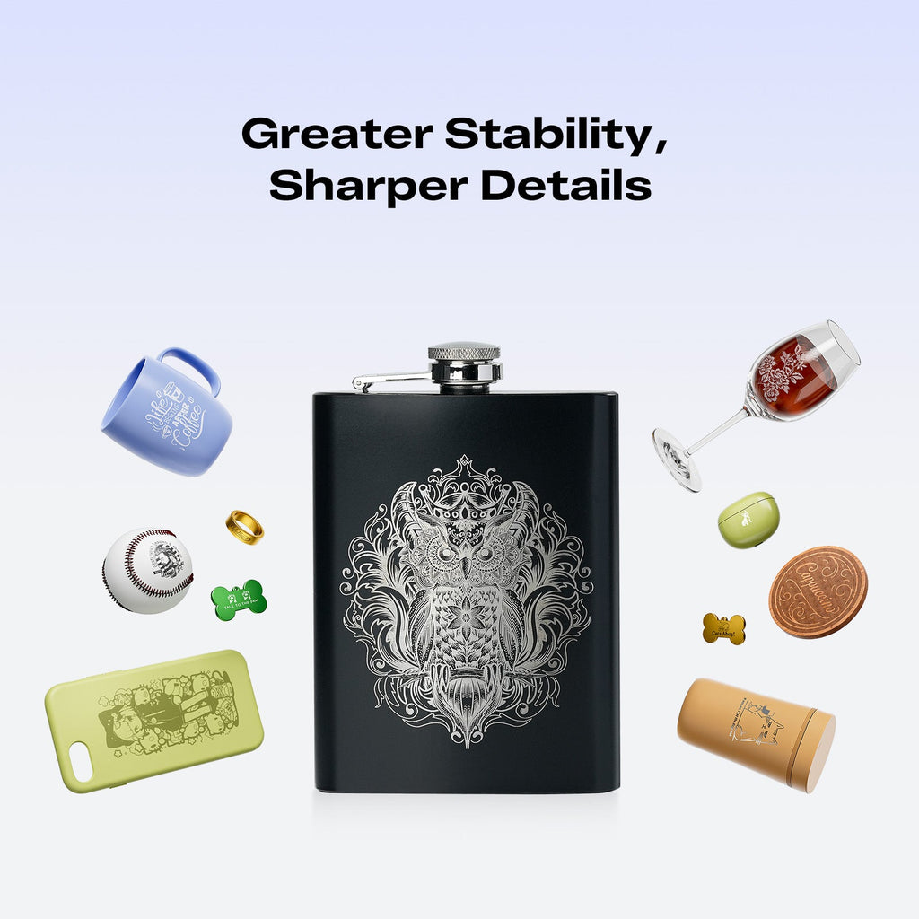 Objetos grabados con la grabadora láser Creality Falcon A1C: petaca, taza y funda