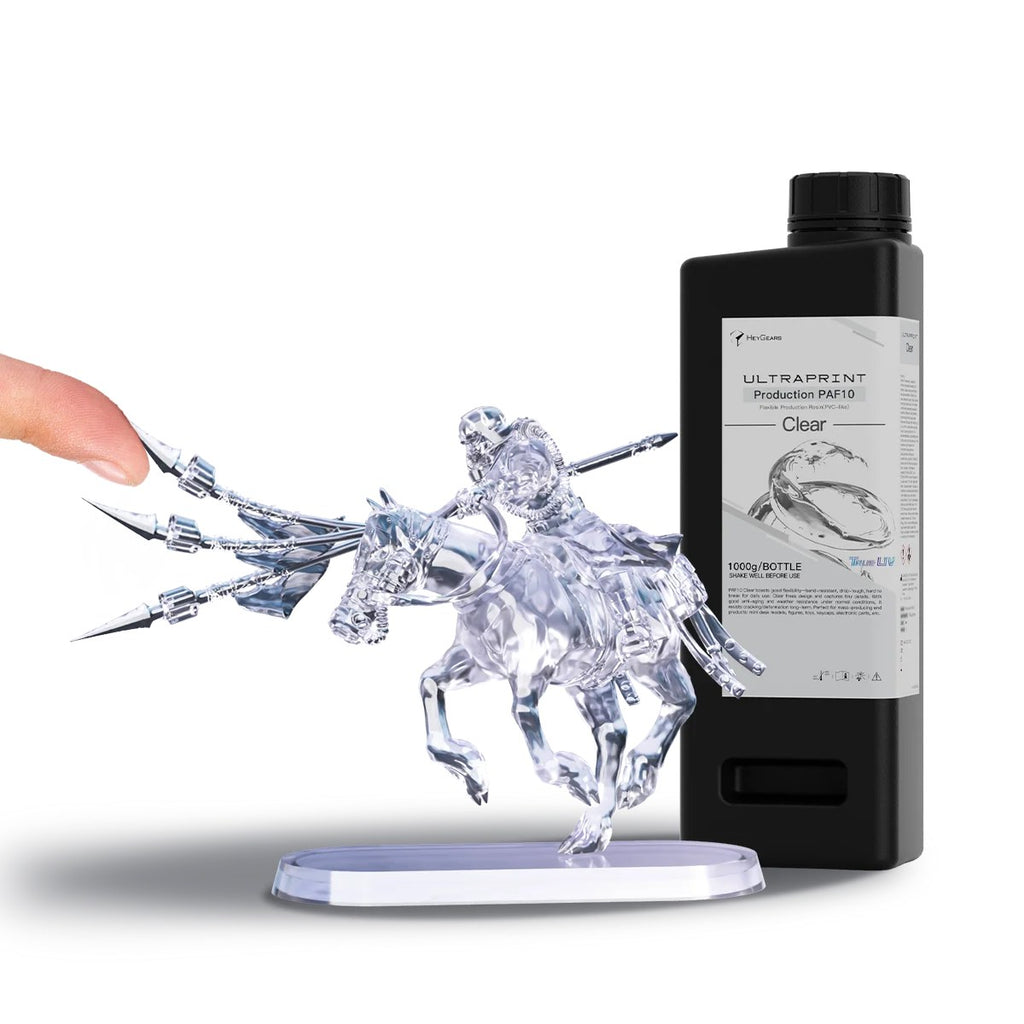 Figura transparente impresa en resina HeyGears PAF10 doblándose con el dedo