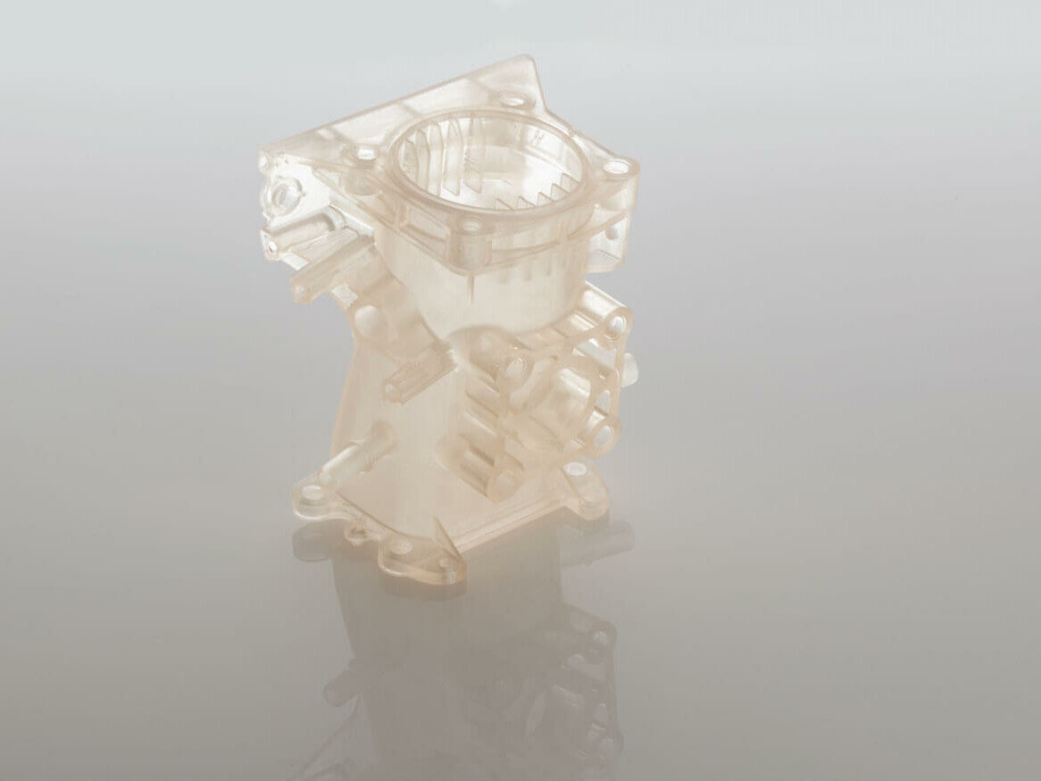 Pieza técnica transparente impresa con la resina 3D rígida Forward AM Ultracur3D RG 35