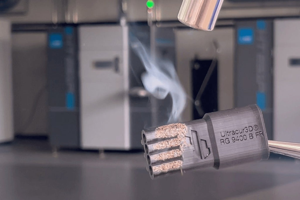 Conector eléctrico de resina 3D Ultracur3D RG 9400 B FR tras el ensayo de llama