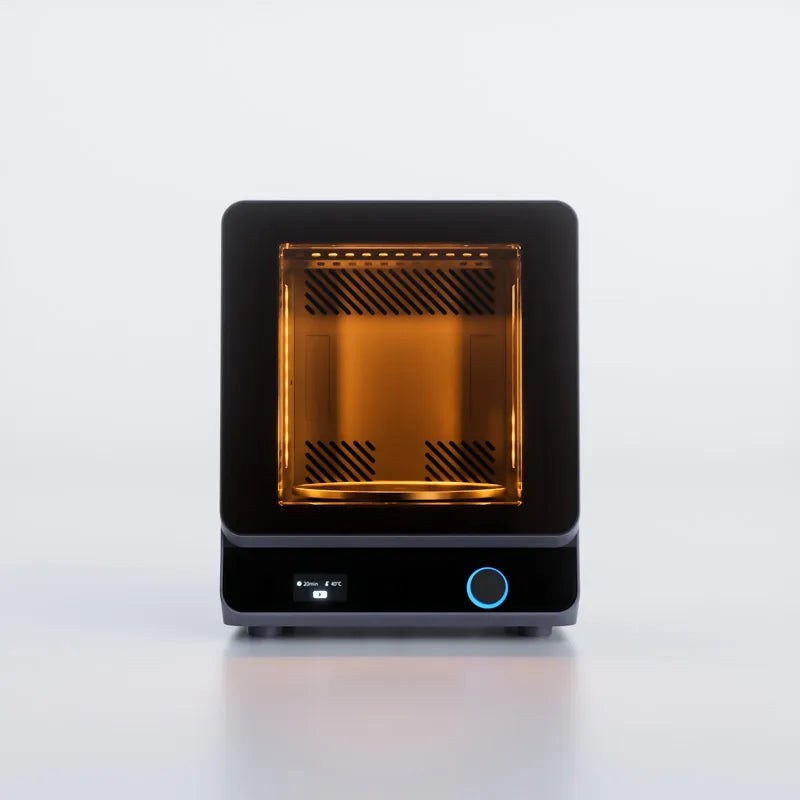Vista frontal de la UltraCraft Cure con la cámara de curado iluminada